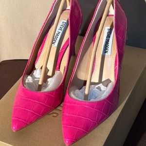 Steve Madden Luiza-Croco Pink Pointed Toe Pump (Women’s) Size 7